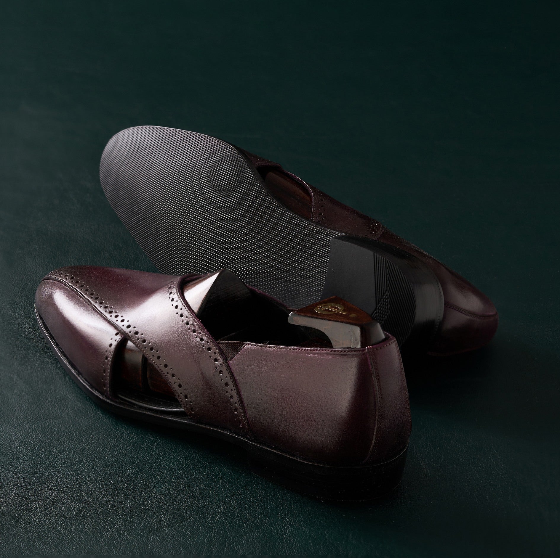 Peshwarai / Patina - Oxblood